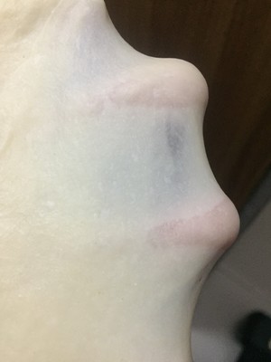 好吃到炸裂的港式菠萝包（附带制作酥皮的小视频）