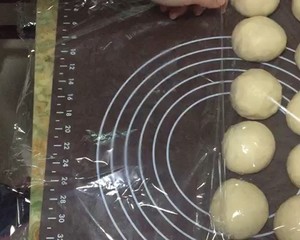 好吃到炸裂的港式菠萝包（附带制作酥皮的小视频）