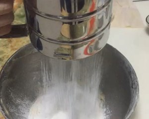 好吃到炸裂的港式菠萝包（附带制作酥皮的小视频）